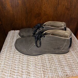 Ahnu Men's Grayish Brown Chukka Boots